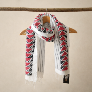 Etnički bijeli šal – svečani dar